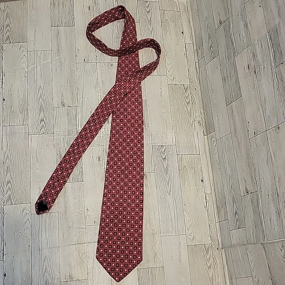 Brooks Brothers Necktie Makers Silk USA Foulard Geometric Pink Preppy 56‎ Tie